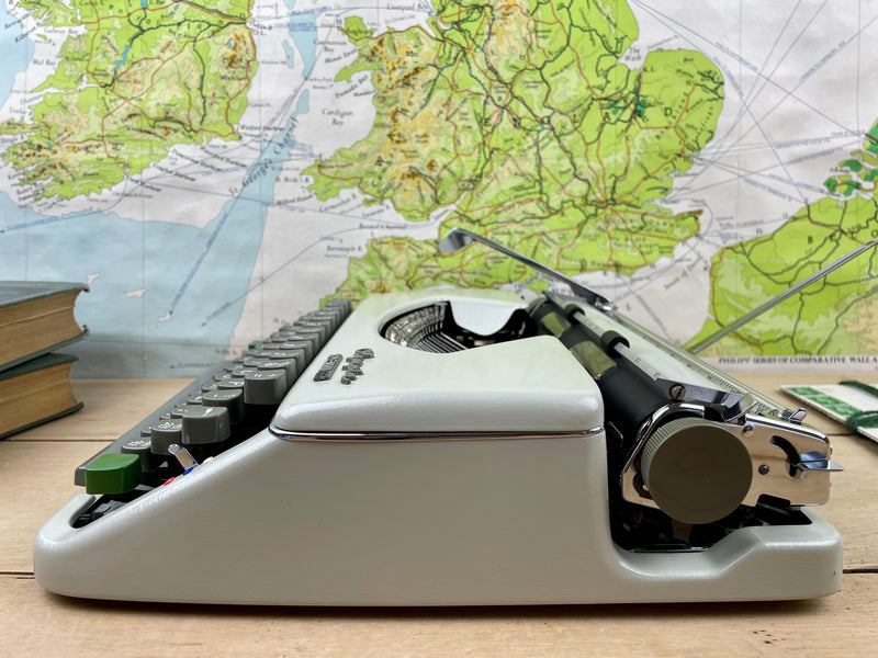 Typewriter, 1968 Olympia Splendid 66