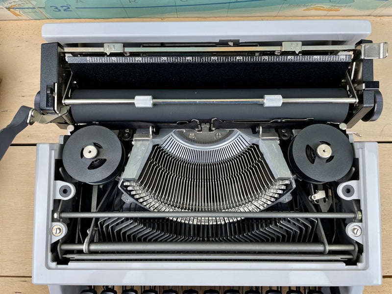 Typewriter, Olivetti Dora