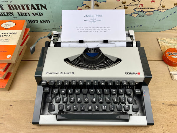 Olympia Traveller de Luxe S Typewriter