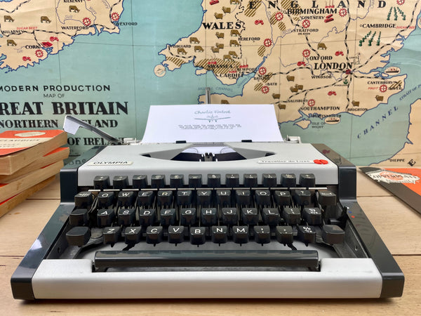 Typewriter, Olympia Traveller de Luxe