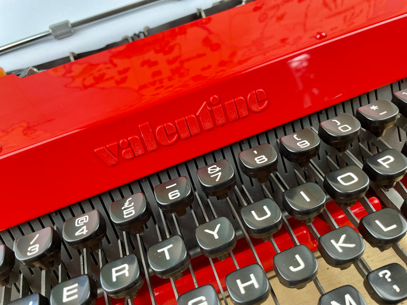Typewriter, Olivetti Valentine