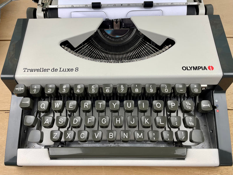 Typewriter, Olympia Traveller de Luxe S