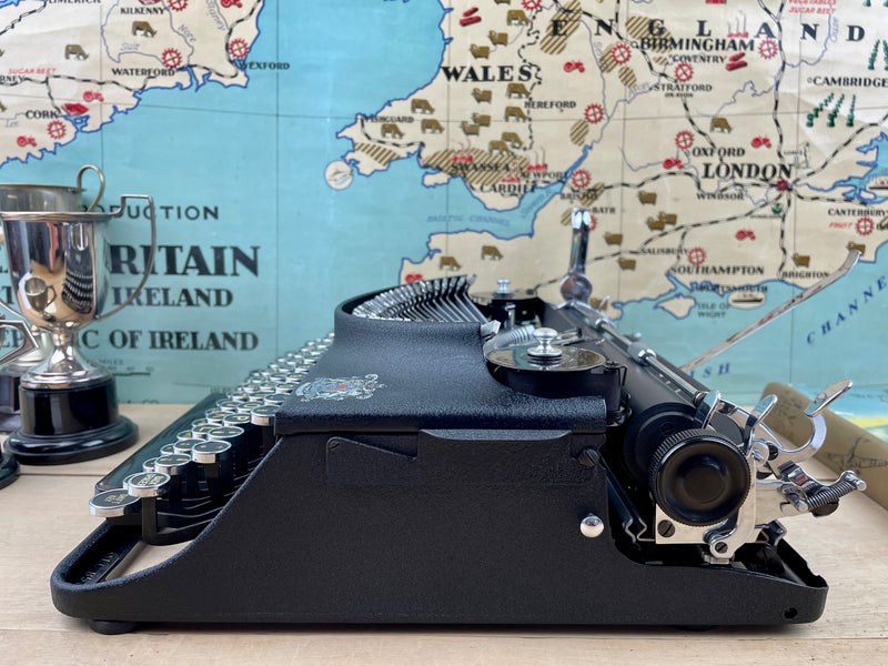 Typewriter, 1941 Imperial Good Companion No1