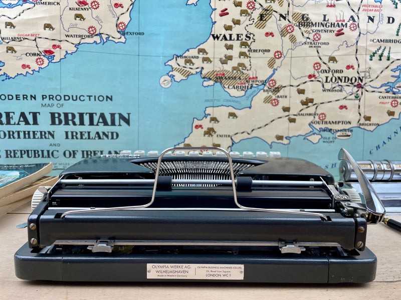 Typewriter, 1959 Olympia Splendid 33