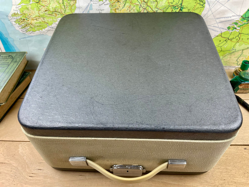 Typewriter, 1964 Olympia SM8 with Congress Typeface