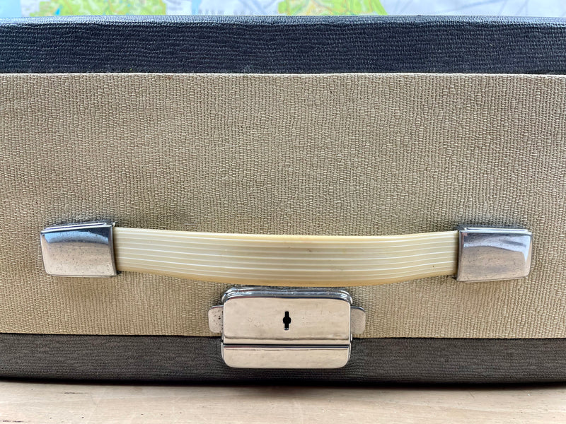 Typewriter, 1964 Olympia SM8 with Congress Typeface