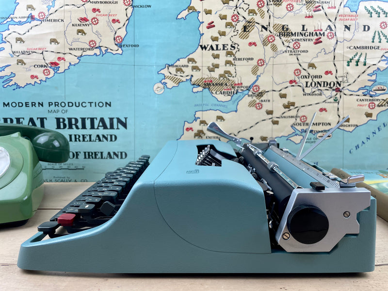 Typewriter, 1967 Olivetti Lettera 32