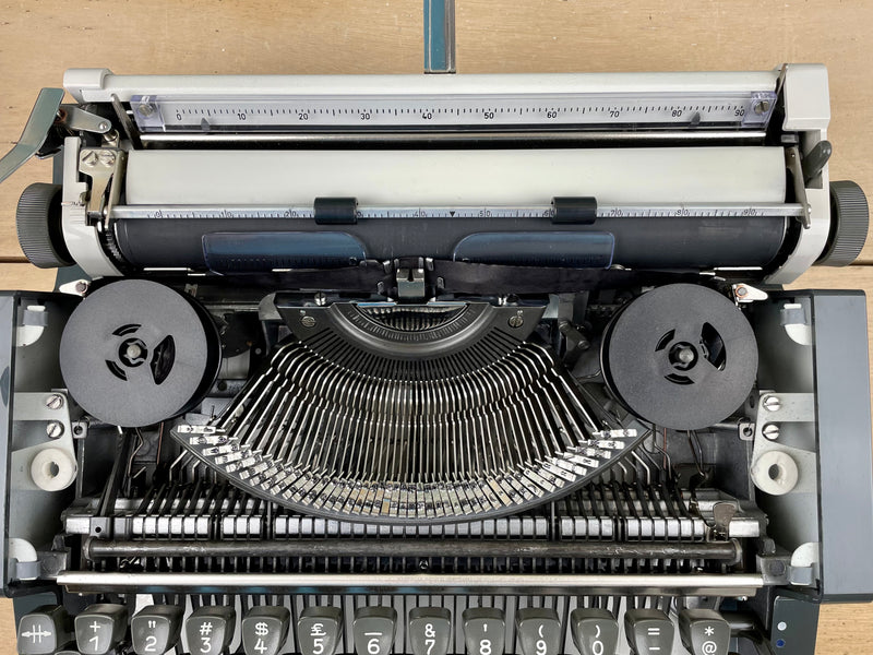 Typewriter, Olympia Traveller de Luxe S
