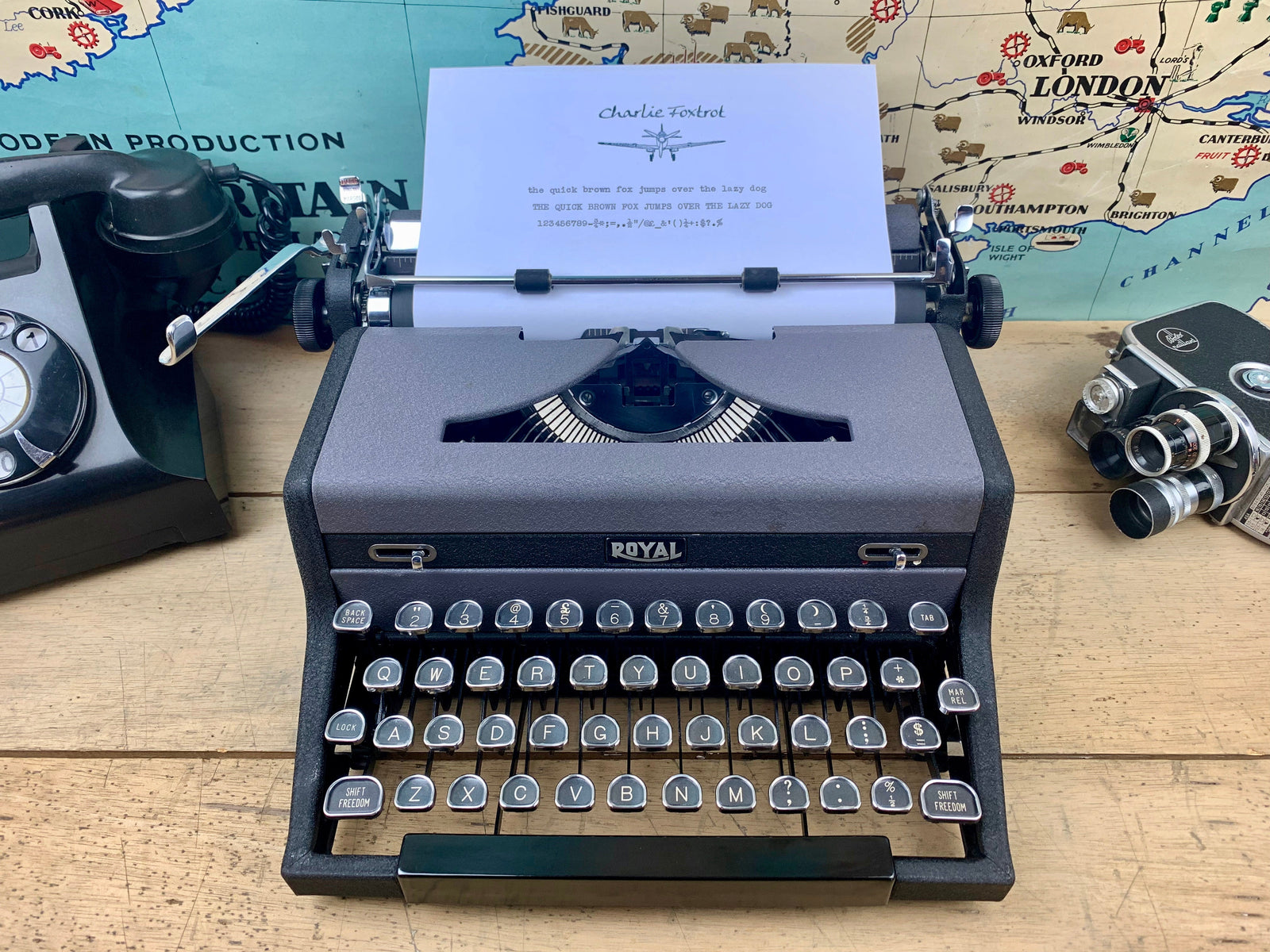 レトロ 米国製  QUIET DE LUXE タイプライター Vintage 50s Royal Quiet De Luxe Typewriter - Etsy Canada