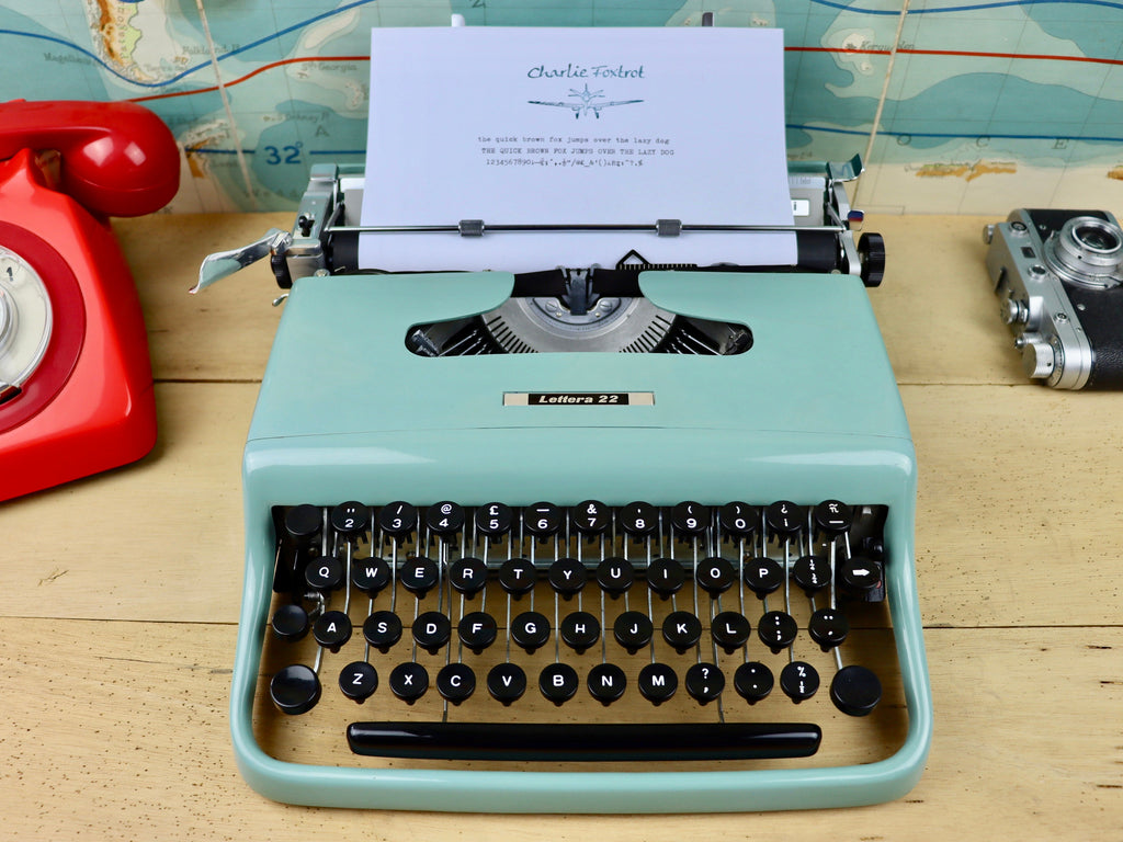 Olivetti Lettera 22 タイプライター ミントグリーン 1957 Olivetti Lettera 22 – Charlie Foxtrot